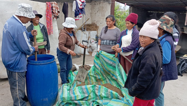 AGRICULTORES SE CAPACITAN EN LA ELABORACIÓN DE BIOINSUMOS 